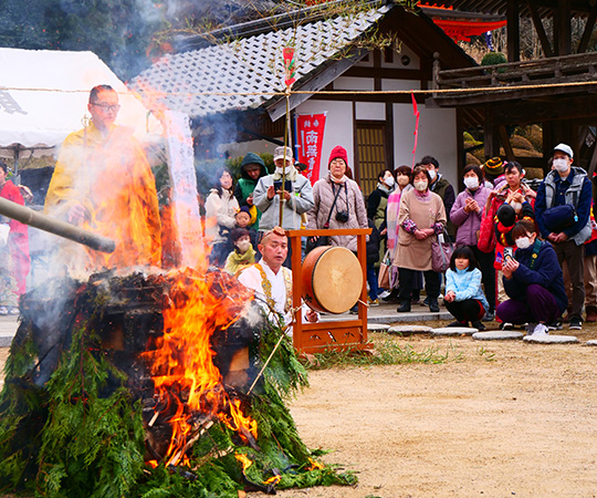 長福寺 十三まいり｜紫燈大護摩供｜火渡り、人形供養、塔婆・古札・お守りお焚き上げ